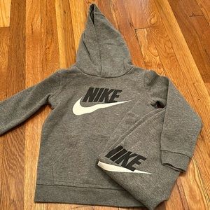 Toddler boys Nike set good condition